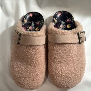 Johnny Was Cozy Tan Shearling Mono Sherpa Clogs Sz 7 NWOT